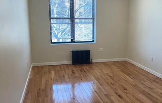 3 beds, 1 bath, $3,300, Unit 3C