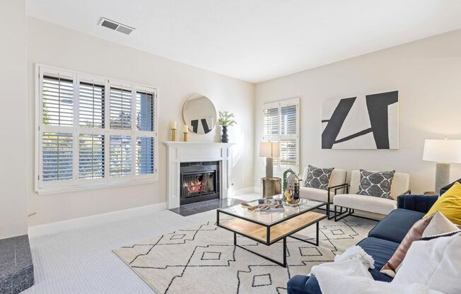 Updated Townhome in Sought After Walnut Creek Community ! Close To Restaurants & Shops !