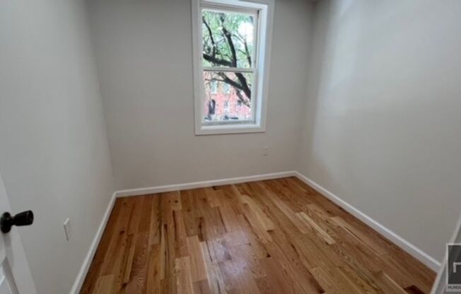 3 beds, 1 bath, $6,000, Unit 2