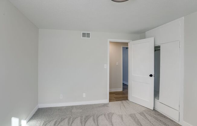 2 beds, 1 bath, $1,100