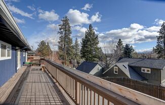 Fantastic west side location with gorgeous views!