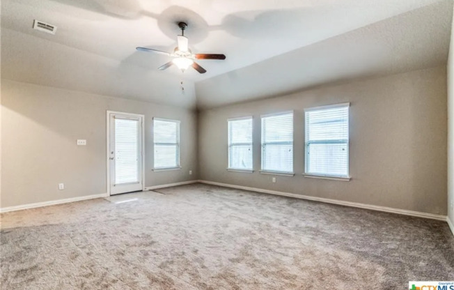 1911 JAMIE LN