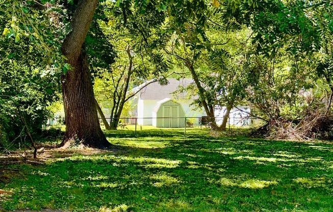 Cute Bungalow close to Phelps Grove Park!