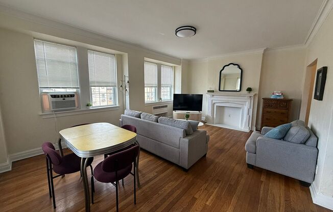 2 beds, 2 baths, 1,303 sqft, $3,000, Unit New King Edward  402