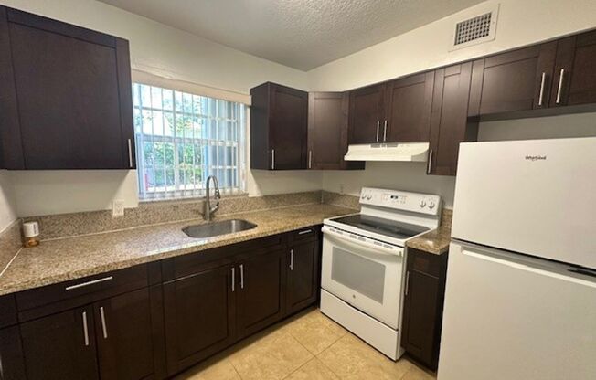 Studio, 1 bath, 550 sqft, $1,395, Unit 106