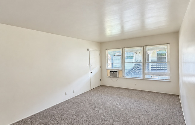 8366 Sargent Ave