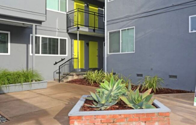 2 beds, 1 bath, 925 sqft, $2,495, Unit 16