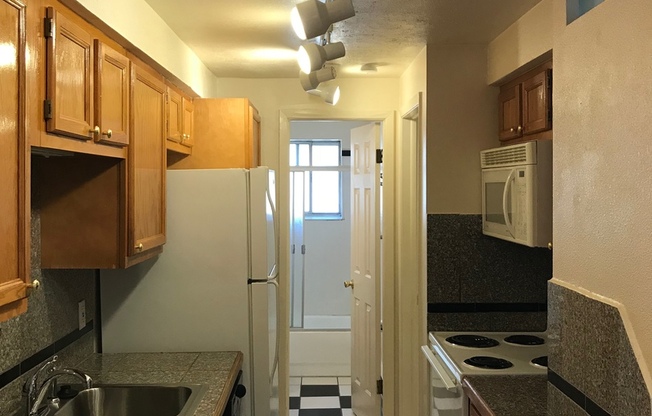 2 beds, 1 bath, 650 sqft, $1,895, Unit 680-217
