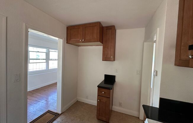 2 beds, 1 bath, 960 sqft, $2,295, Unit Compton Duplex 2128