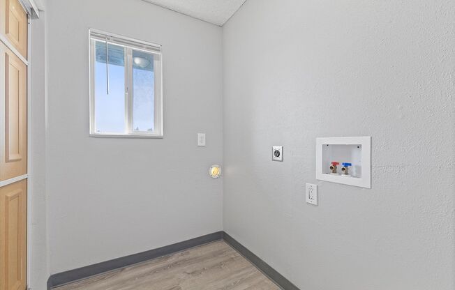 2 beds, 1 bath, 840 sqft, $1,350, Unit 691