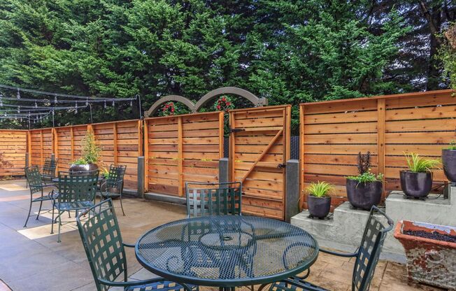 2 beds, 1 bath, 950 sqft, $2,195, Unit 107