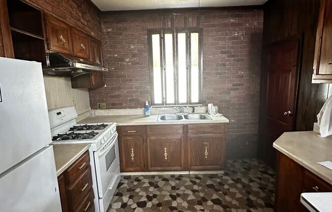 3 beds, 1 bath, $1,700