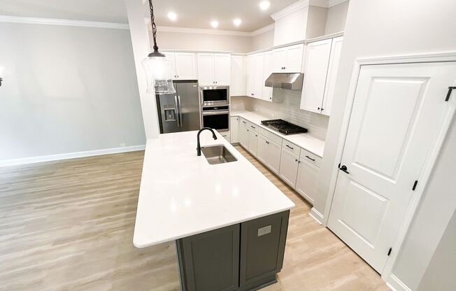 3 beds, 2.5 baths, $2,800