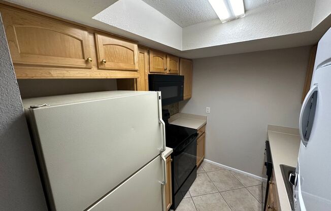 **MOVE IN SPECIAL $500 Off the first months rent** COZY 2 Bedroom/1.5 Bathroom 2nd Floor Condo!!