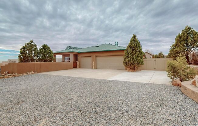 Stunning views, 4 bedroom 2 bathroom 3/CG in Rio Rancho