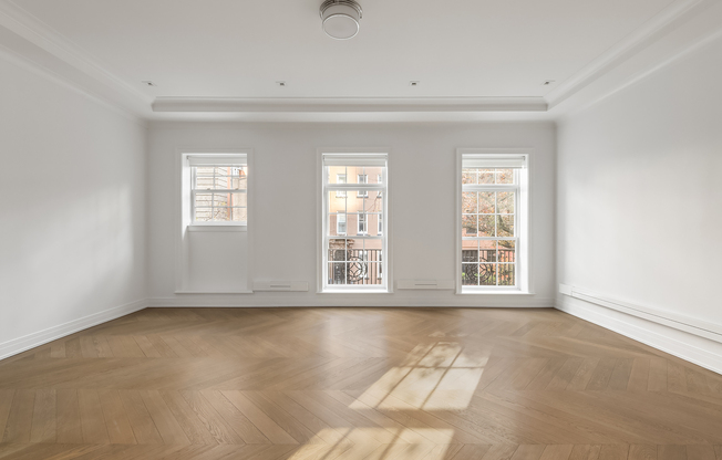 320 E 82 ST