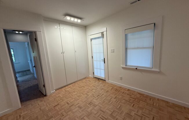 2 beds, 1 bath, $2,395