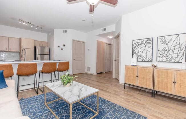 2 beds, 1.5 baths, 837 sqft, $1,179