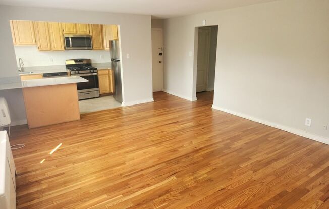 1 bed, 1 bath, 663 sqft, $1,595, Unit H-12