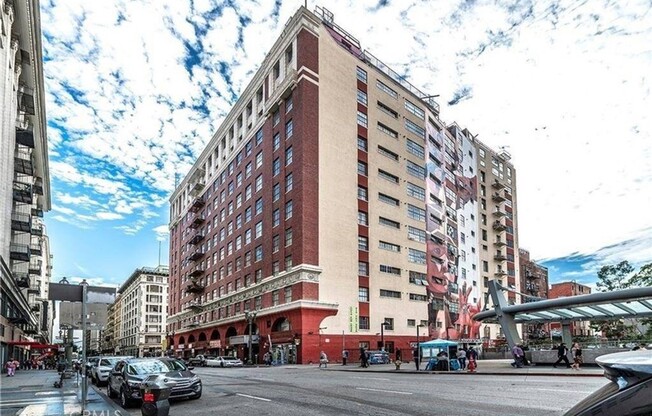 1 bed, 1 bath, 800 sqft, $2,000, Unit M1