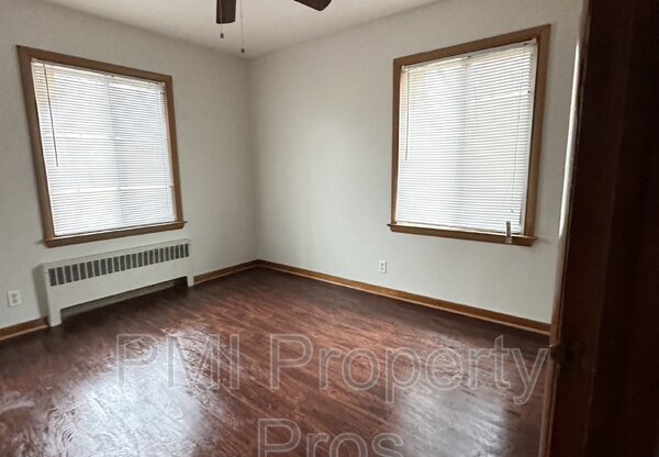 1981 W VILLARD AVE