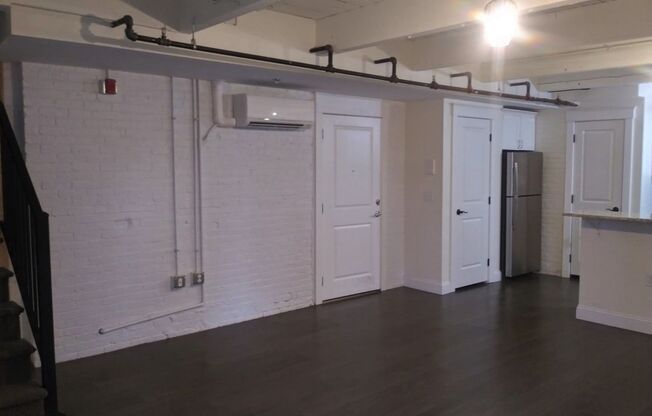 1 bed, 1 bath, 1,096 sqft, $2,050, Unit 108