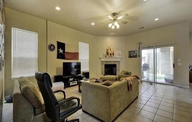 5 beds, 4 baths, $4,995