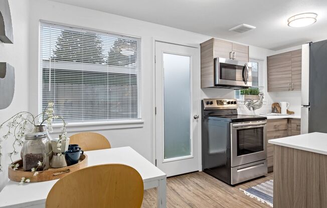 2 beds, 1 bath, 716 sqft, $1,750, Unit 22