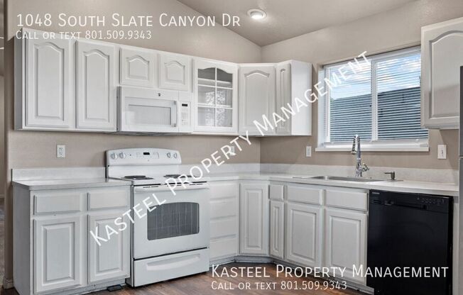 1048 S SLATE CYN DR