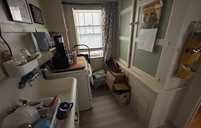 1 bed, 1 bath, $1,095, Unit 7