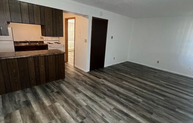 1 bed, 1 bath, 550 sqft, $700, Unit Unit 5