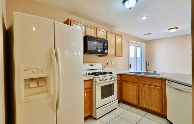 3 beds, 2.5 baths, $1,750