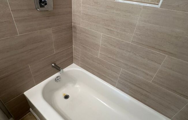 1 bed, 1 bath, 550 sqft, $2,300, Unit 4