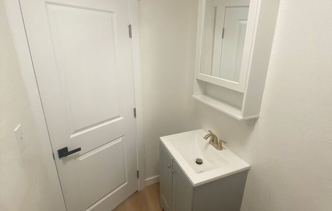 2 beds, 1 bath, $1,150, Unit 248 Broad St - #1