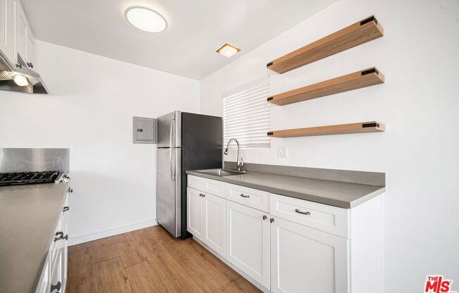 1 bed, 1 bath, 700 sqft, $2,395, Unit 12