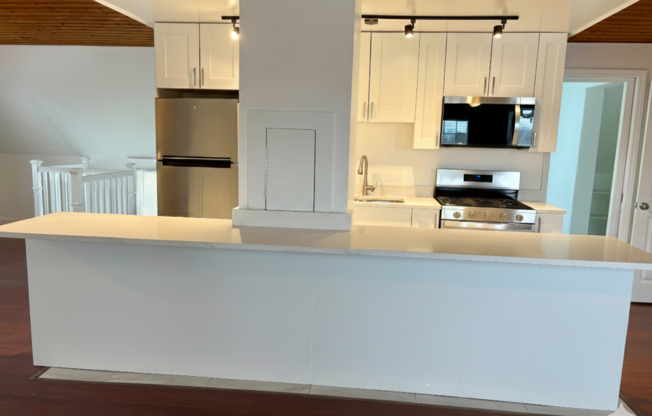 7635 W Foster Avenue