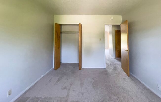 3 beds, 1 bath, 1,092 sqft, $975, Unit 1D