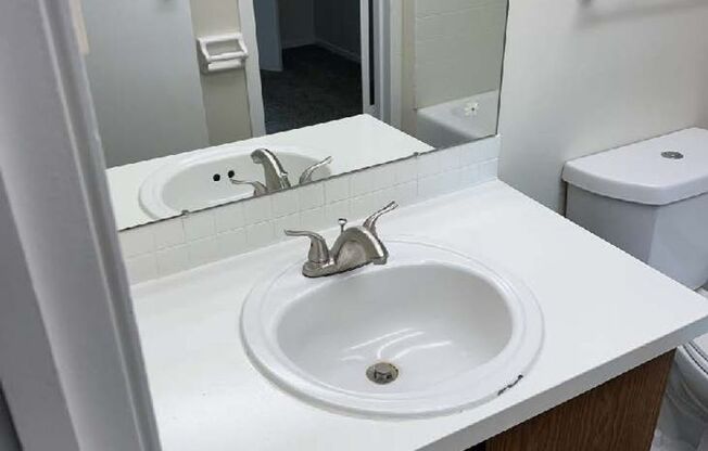 2 beds, 1.5 baths, 1,649 sqft, $1,325, Unit 1101E