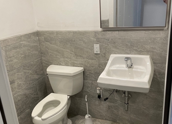 Studio, 1 bath, $895, Unit 3