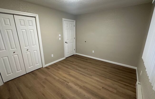 3 beds, 1 bath, $995, Unit 1