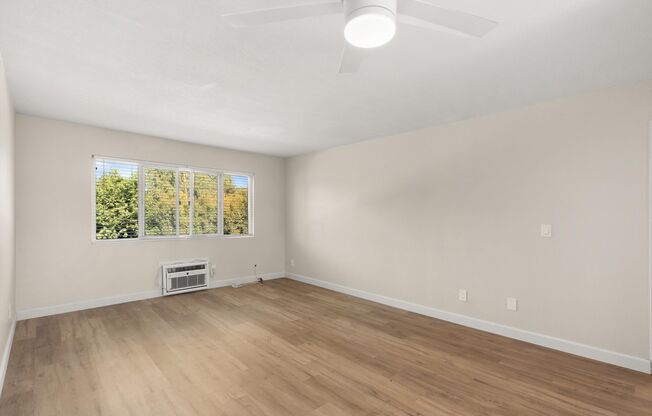 1 bed, 1 bath, 650 sqft, $1,950, Unit 220