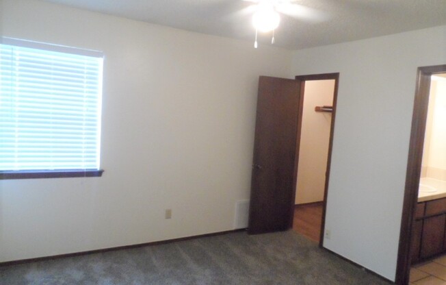 1 bed, 1.5 baths, 630 sqft, $795, Unit E