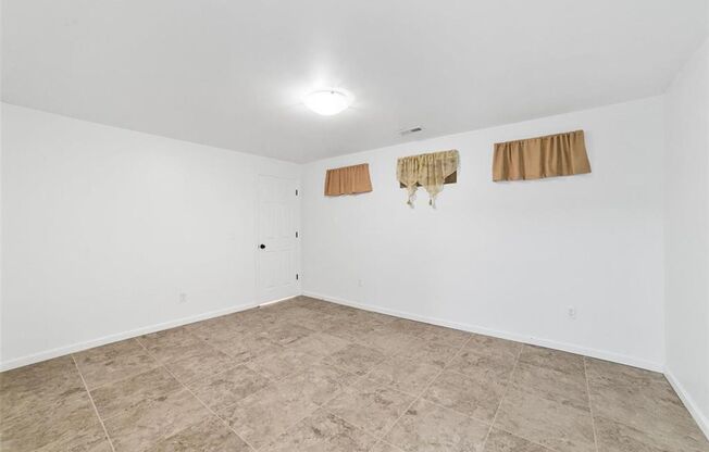 3 beds, 3 baths, 2,383 sqft, $2,295, Unit Kerstyn Drive 287