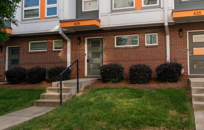 Beautiful Modern Townhome in South End Available 5/1!