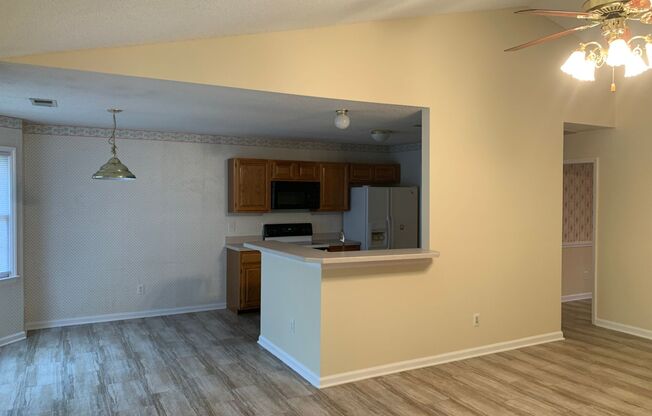 Beautiful Home located in the Brynmoor Community!