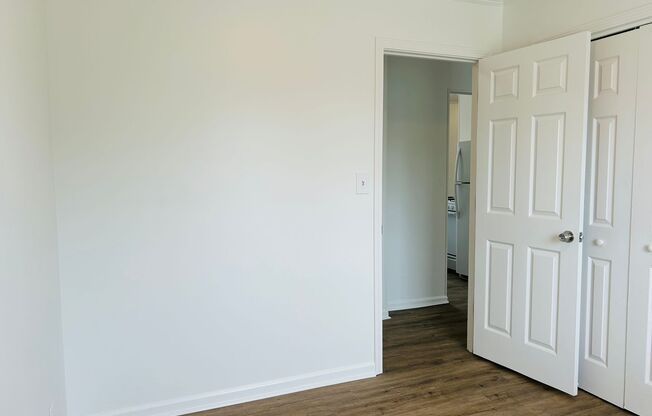 3 beds, 1 bath, $1,300