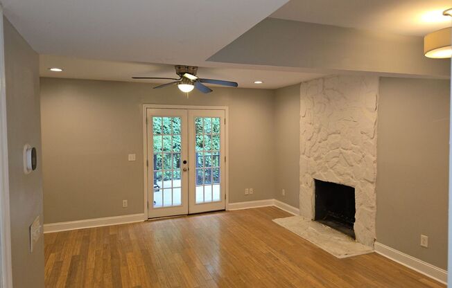 Charming 2-bedroom, 1-bath duplex unit