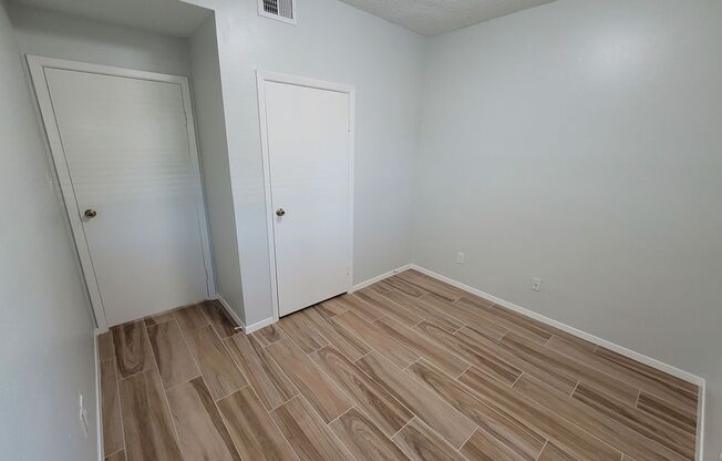 2 beds, 1 bath, 902 sqft, $1,550, Unit 7055 N. Holiday