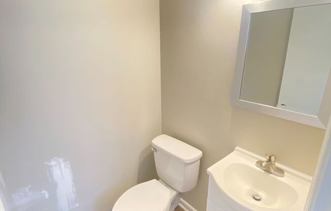 2 beds, 1.5 baths, 832 sqft, $1,050, Unit 809 Oakwood Villa