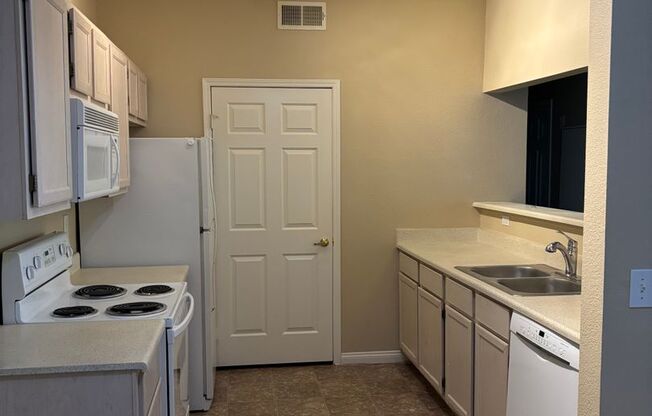 3 beds, 2 baths, $1,600